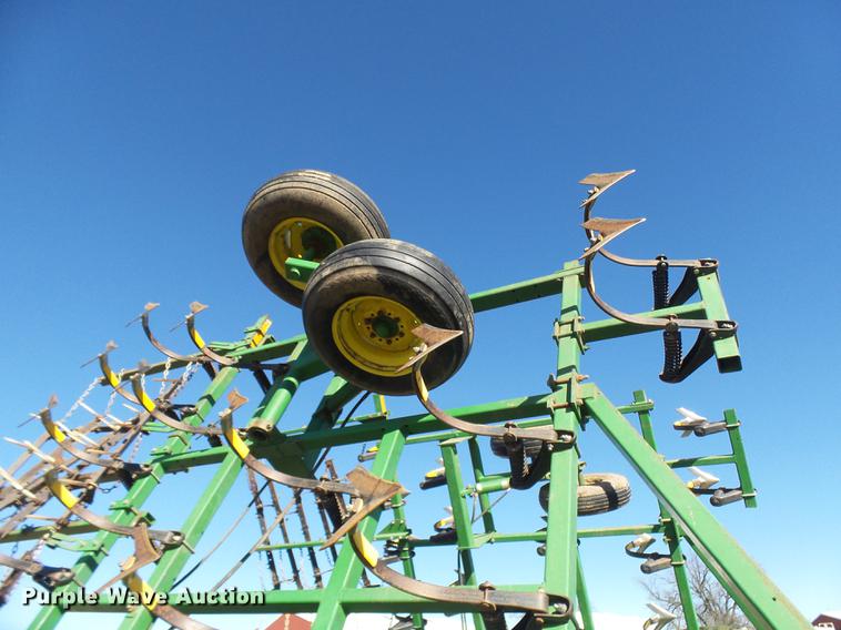 image for item DX9315 John Deere 960 field cultivator