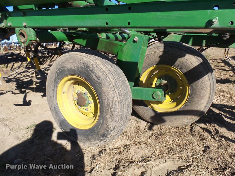 image for item DX9315 John Deere 960 field cultivator