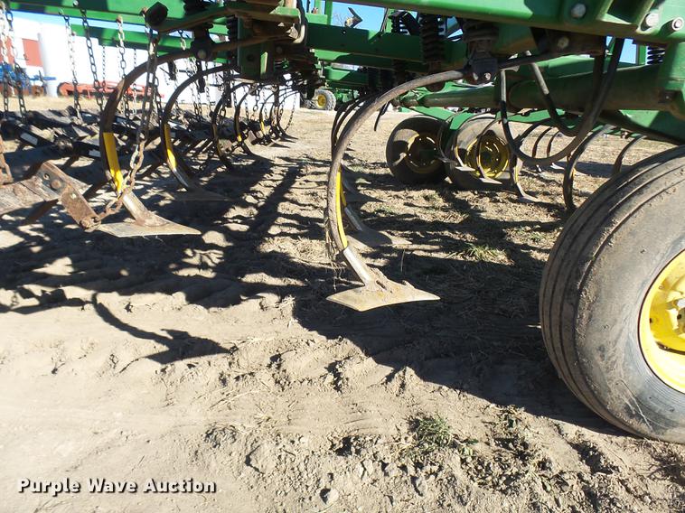 image for item DX9315 John Deere 960 field cultivator