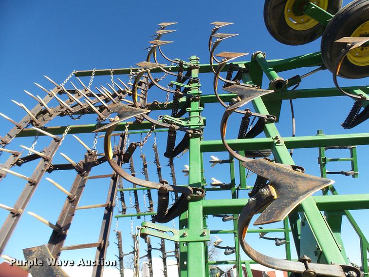 image for item DX9315 John Deere 960 field cultivator
