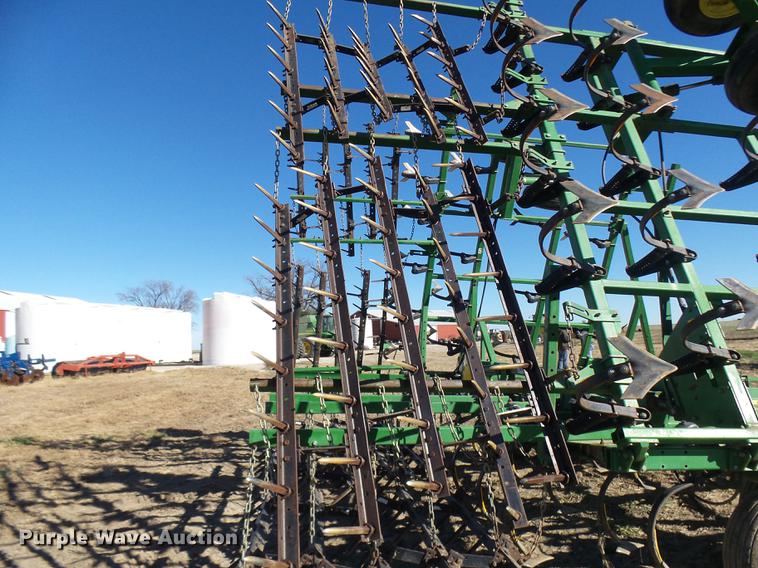 image for item DX9315 John Deere 960 field cultivator