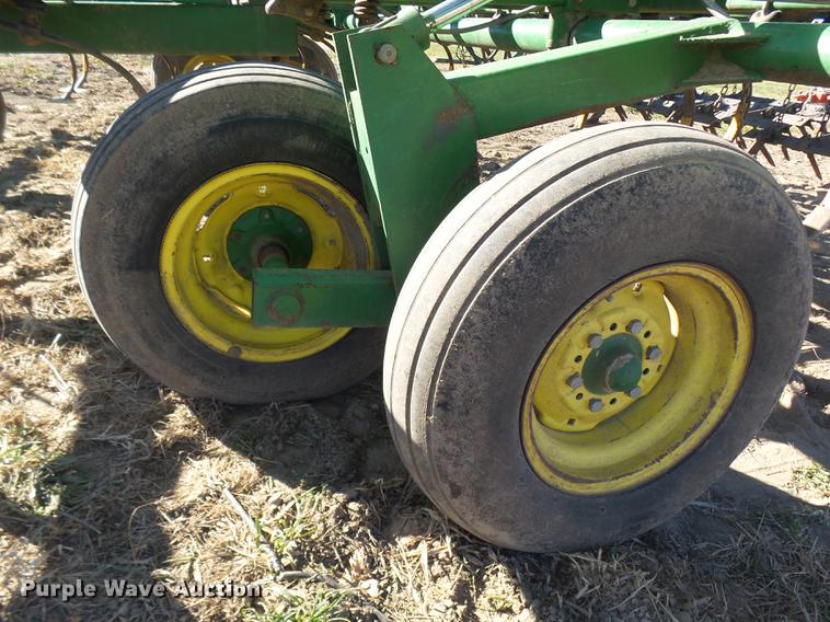 image for item DX9315 John Deere 960 field cultivator