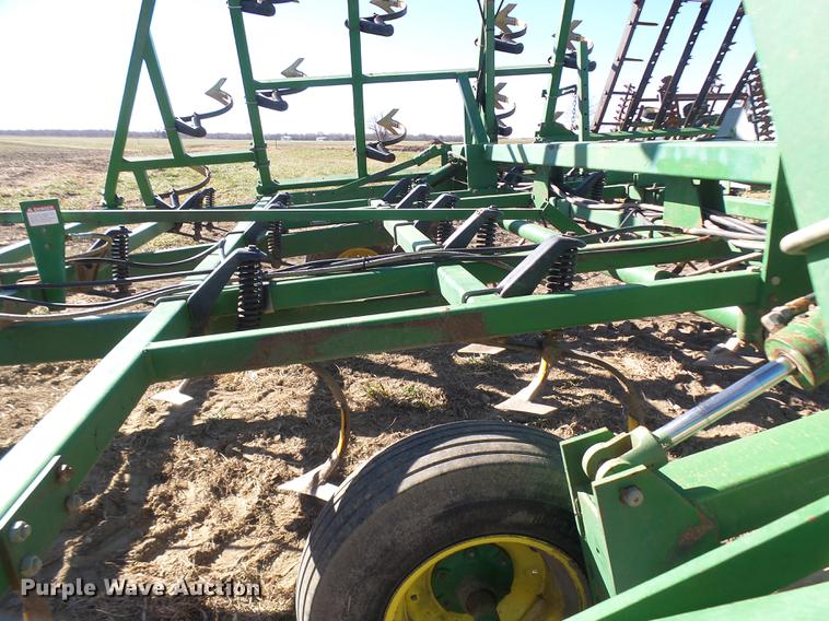 image for item DX9315 John Deere 960 field cultivator