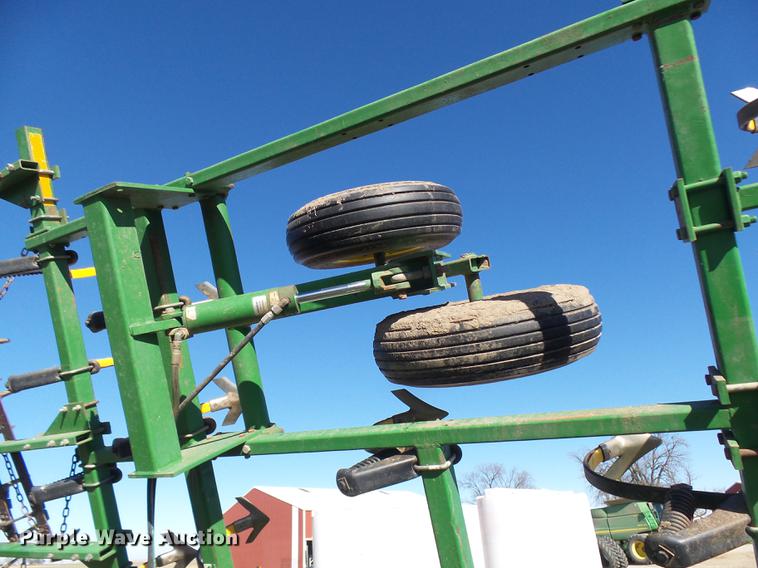 image for item DX9315 John Deere 960 field cultivator