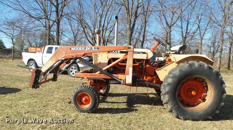 image for item DX9329 Case 930-931 tractor