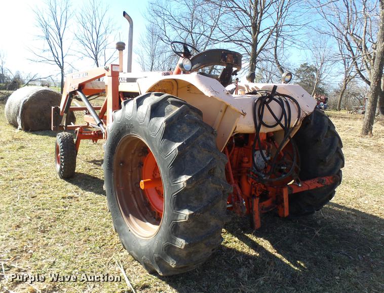 image for item DX9329 Case 930-931 tractor