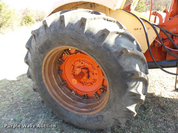 image for item DX9329 Case 930-931 tractor