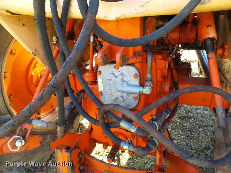 image for item DX9329 Case 930-931 tractor