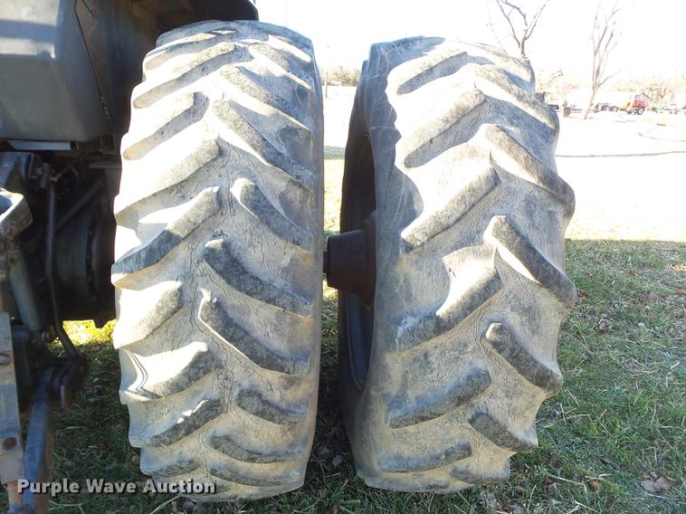 image for item DZ9141 1989 Case IH 7140 MFWD tractor