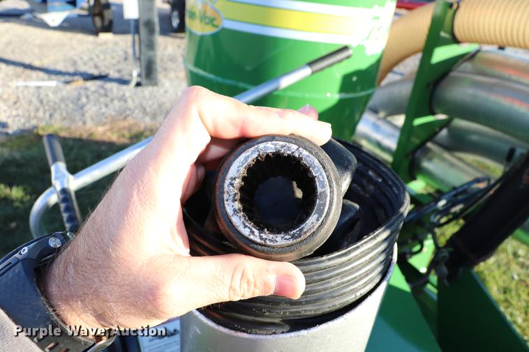 image for item EC9289 2015 Walinga 7614 grain vacuum