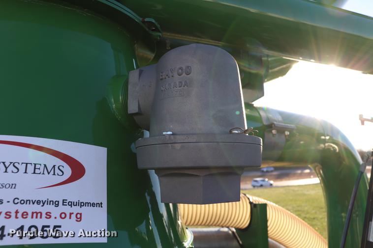 image for item EC9289 2015 Walinga 7614 grain vacuum