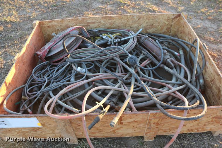 image for item EE9890 Lincoln oil gun dispenser