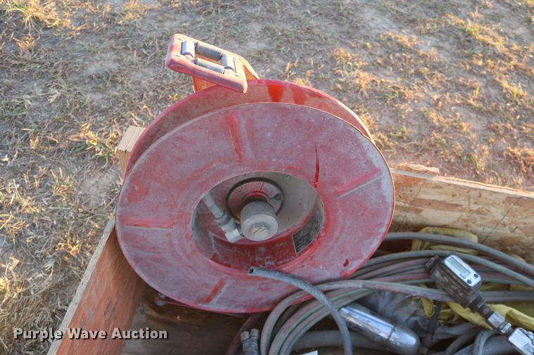 image for item EE9890 Lincoln oil gun dispenser