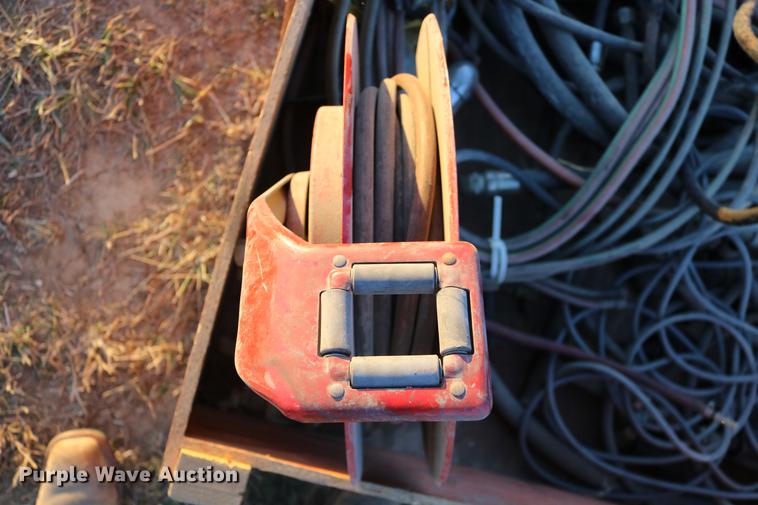 image for item EE9890 Lincoln oil gun dispenser