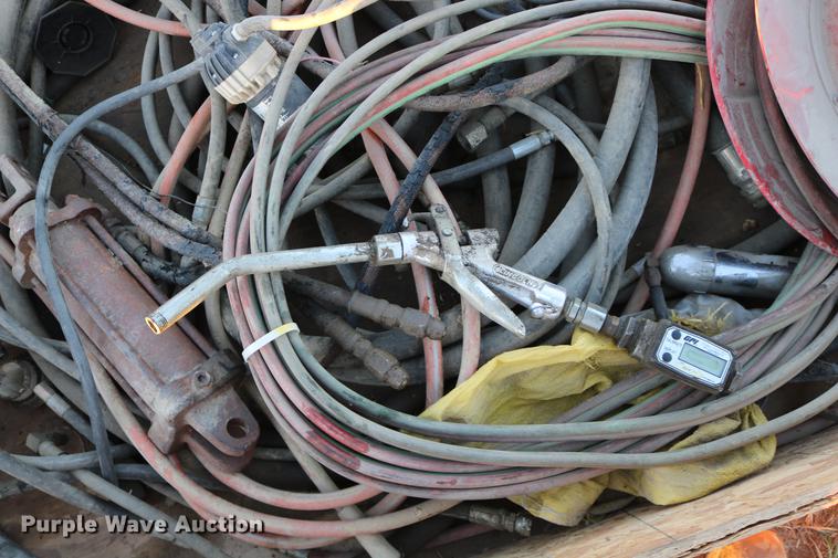 image for item EE9890 Lincoln oil gun dispenser