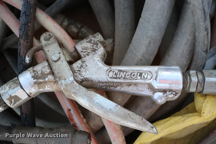 image for item EE9890 Lincoln oil gun dispenser