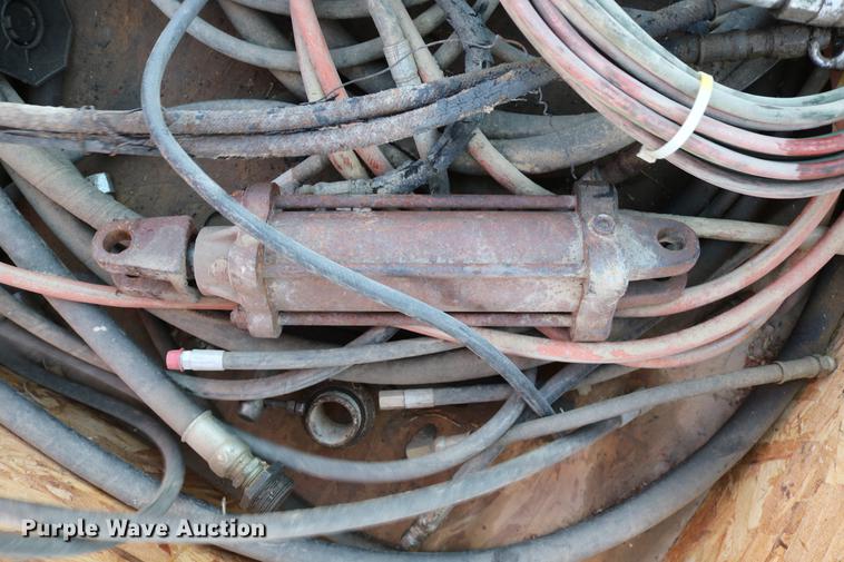 image for item EE9890 Lincoln oil gun dispenser