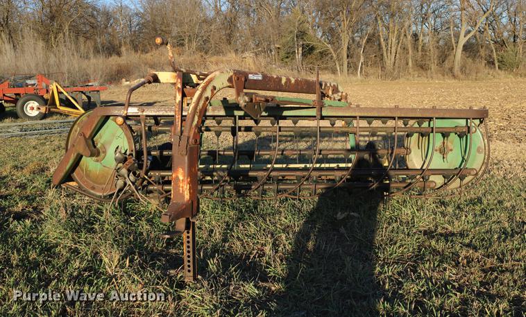 image for item EE9895 John Deere 640 hay rake