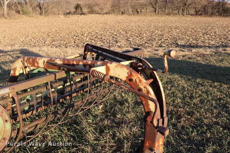 image for item EE9895 John Deere 640 hay rake