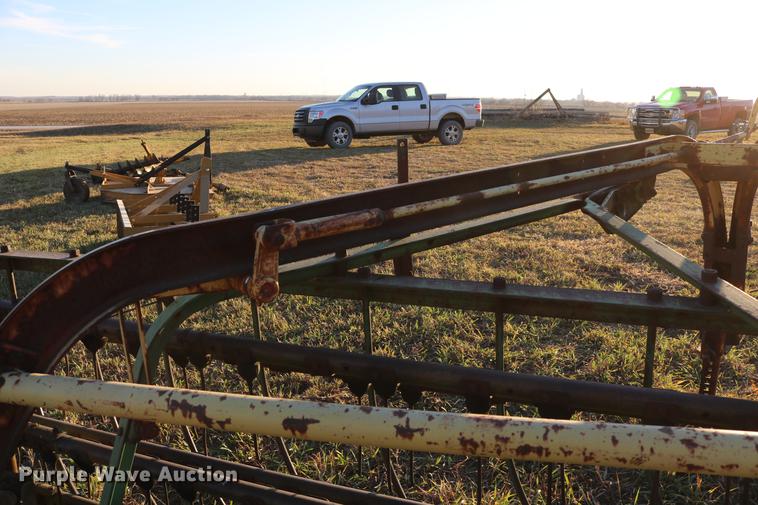 image for item EE9895 John Deere 640 hay rake