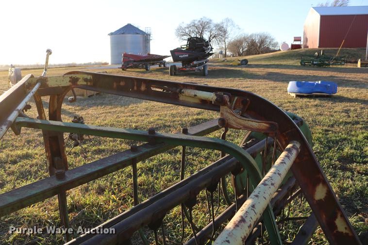 image for item EE9895 John Deere 640 hay rake