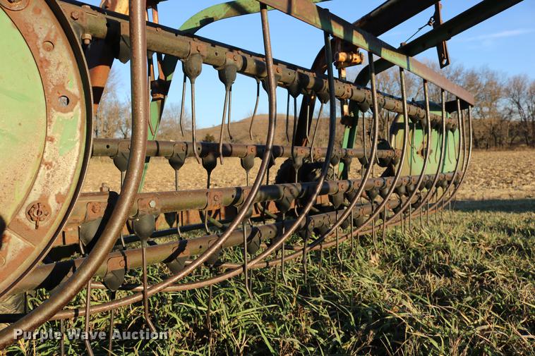 image for item EE9895 John Deere 640 hay rake