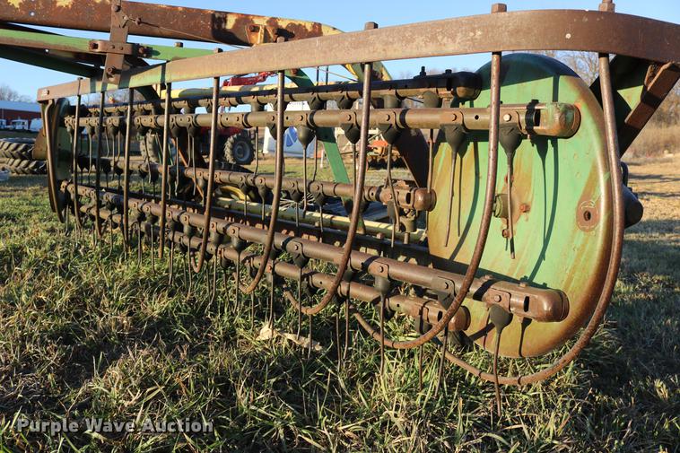 image for item EE9895 John Deere 640 hay rake