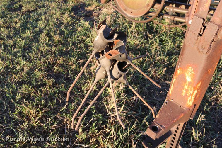 image for item EE9895 John Deere 640 hay rake
