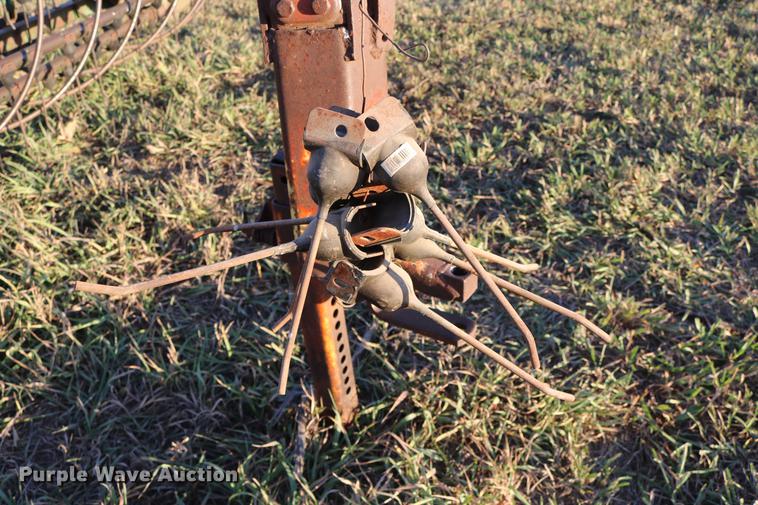 image for item EE9895 John Deere 640 hay rake