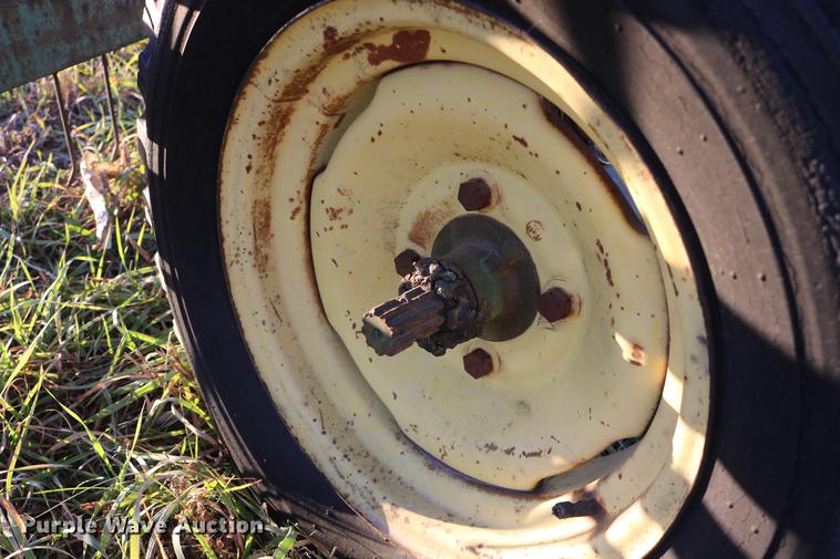 image for item EE9895 John Deere 640 hay rake