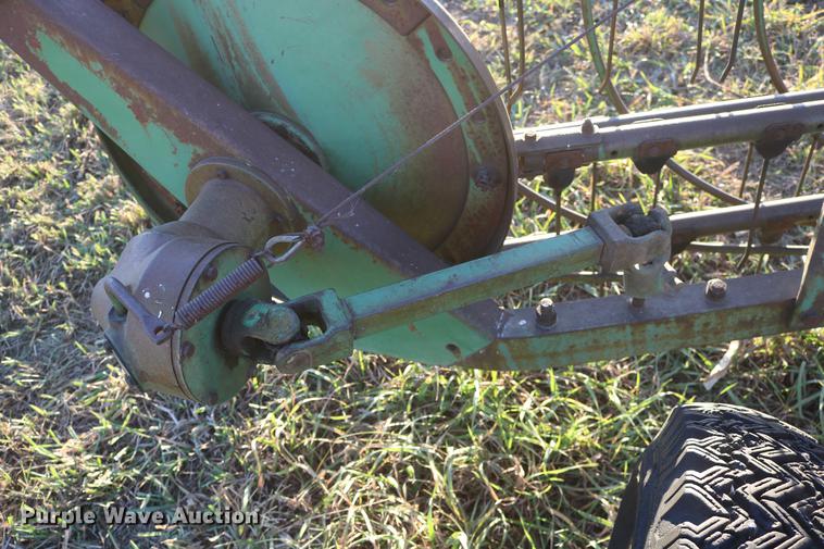 image for item EE9895 John Deere 640 hay rake