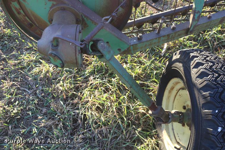 image for item EE9895 John Deere 640 hay rake