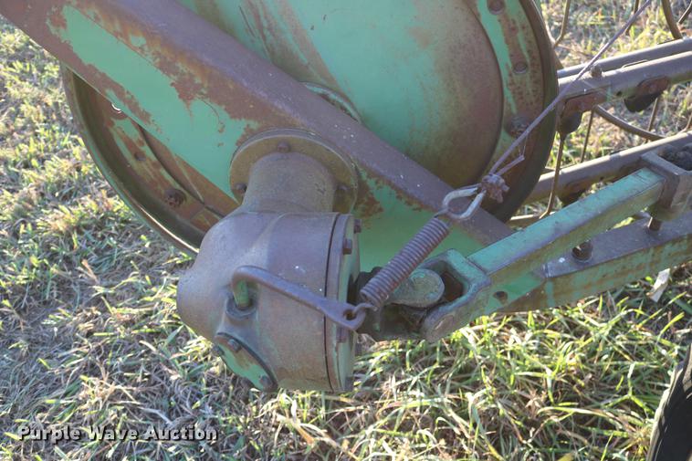 image for item EE9895 John Deere 640 hay rake