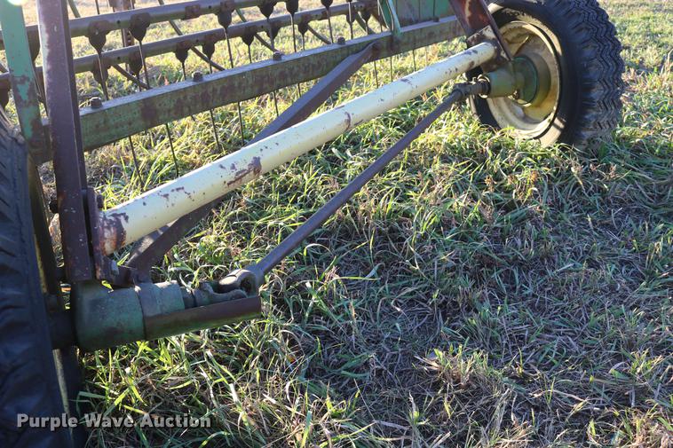 image for item EE9895 John Deere 640 hay rake