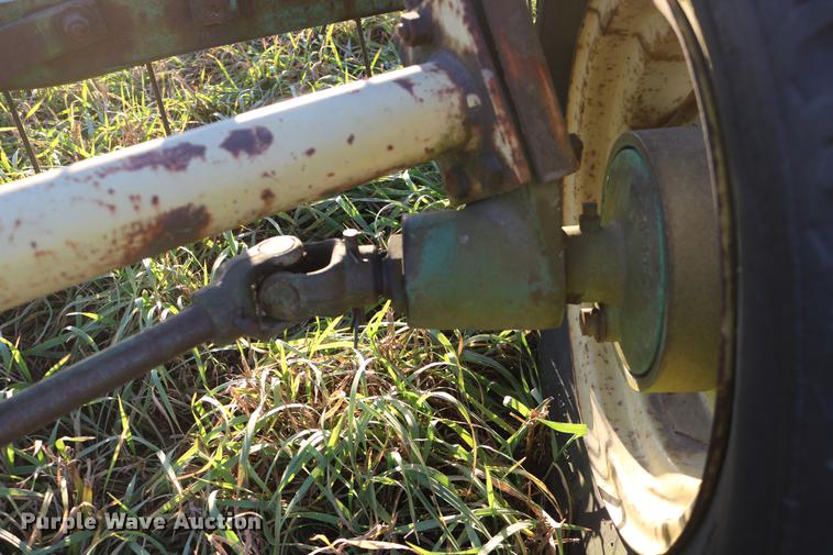 image for item EE9895 John Deere 640 hay rake