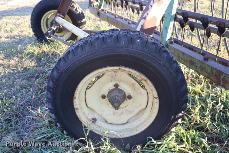 image for item EE9895 John Deere 640 hay rake