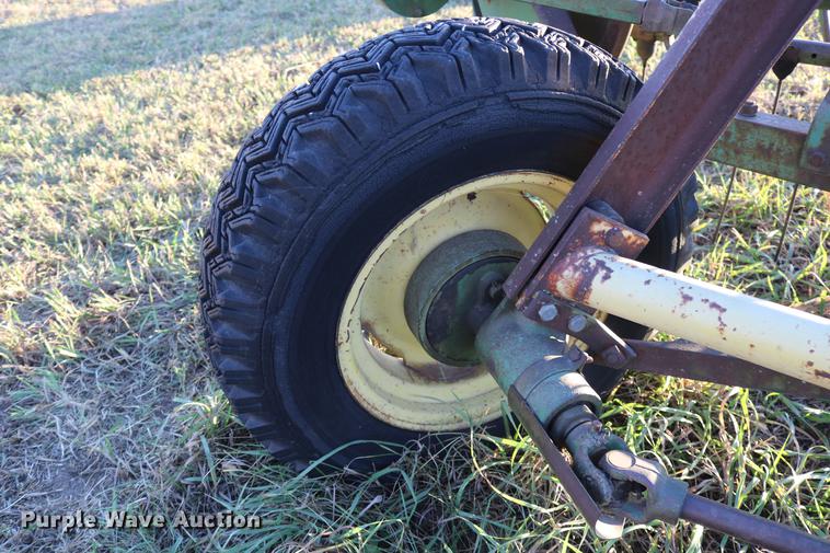 image for item EE9895 John Deere 640 hay rake