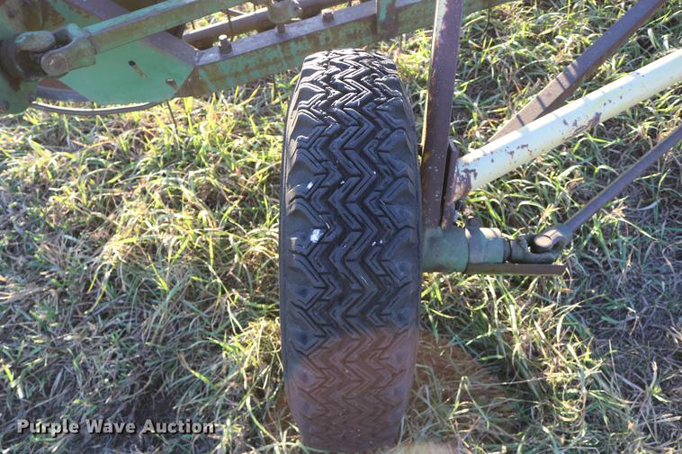 image for item EE9895 John Deere 640 hay rake