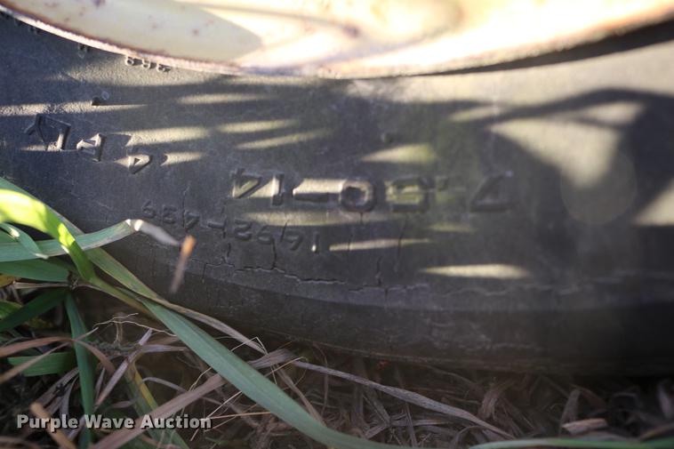 image for item EE9895 John Deere 640 hay rake