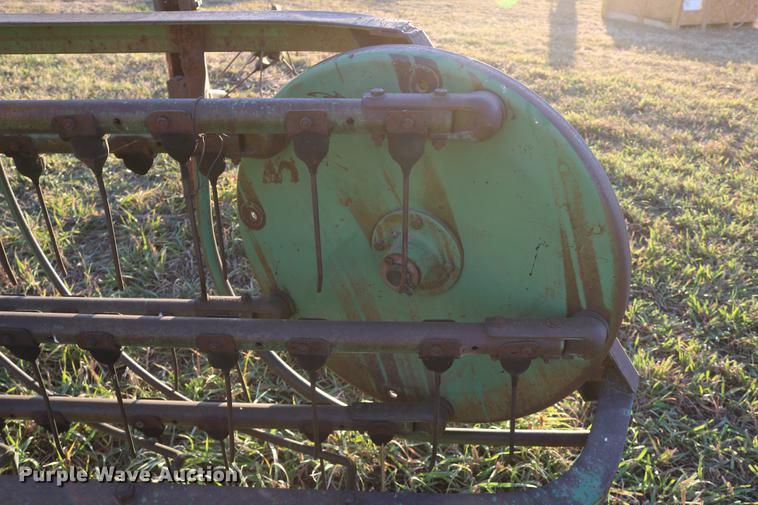 image for item EE9895 John Deere 640 hay rake