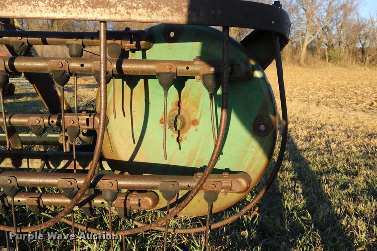 image for item EE9895 John Deere 640 hay rake