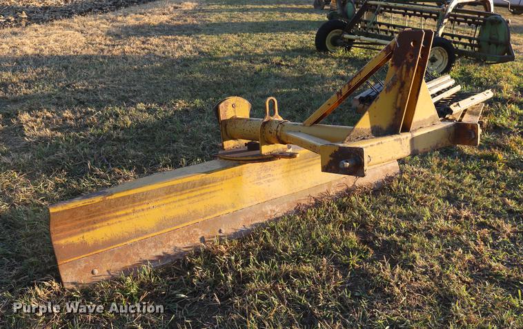 image for item EE9897 Blade