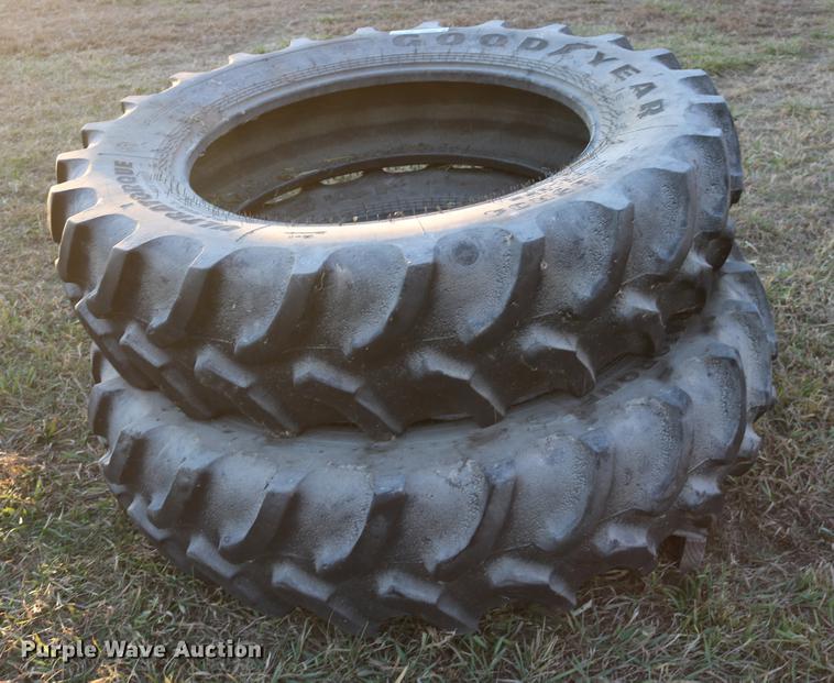 image for item EE9899 (2) Goodyear Ultratorque DT712 radial tires