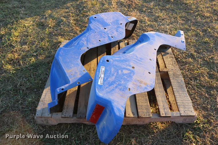 image for item EE9901 New Holland rear fender