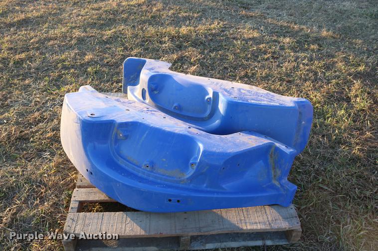 image for item EE9901 New Holland rear fender