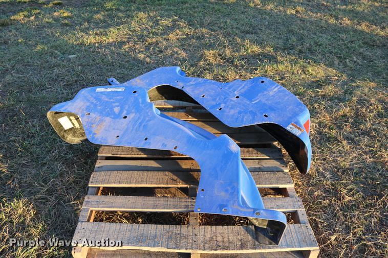 image for item EE9901 New Holland rear fender