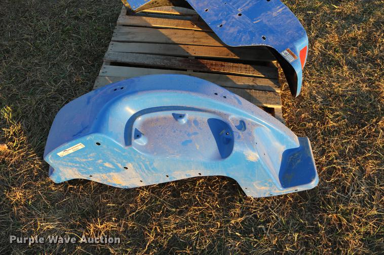 image for item EE9901 New Holland rear fender