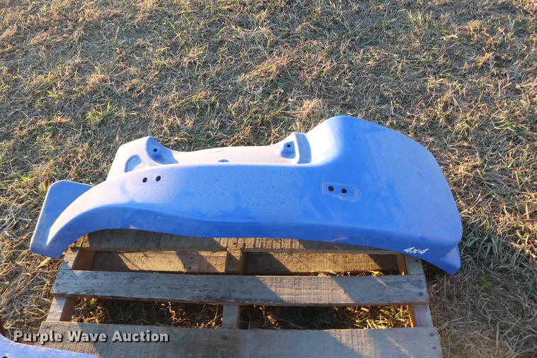 image for item EE9901 New Holland rear fender