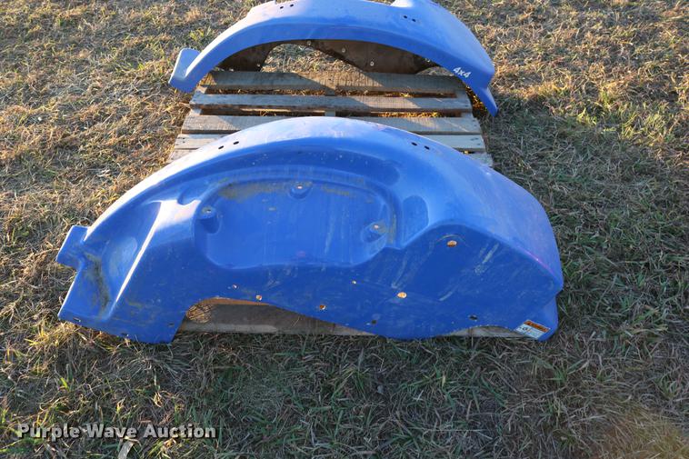 image for item EE9901 New Holland rear fender