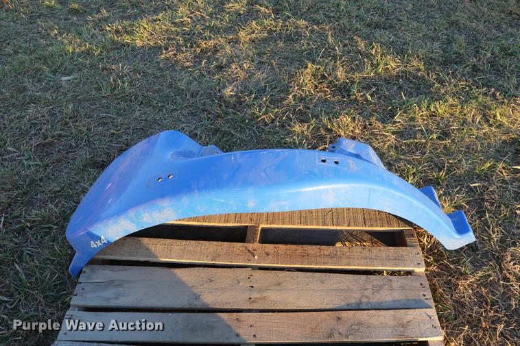 image for item EE9901 New Holland rear fender